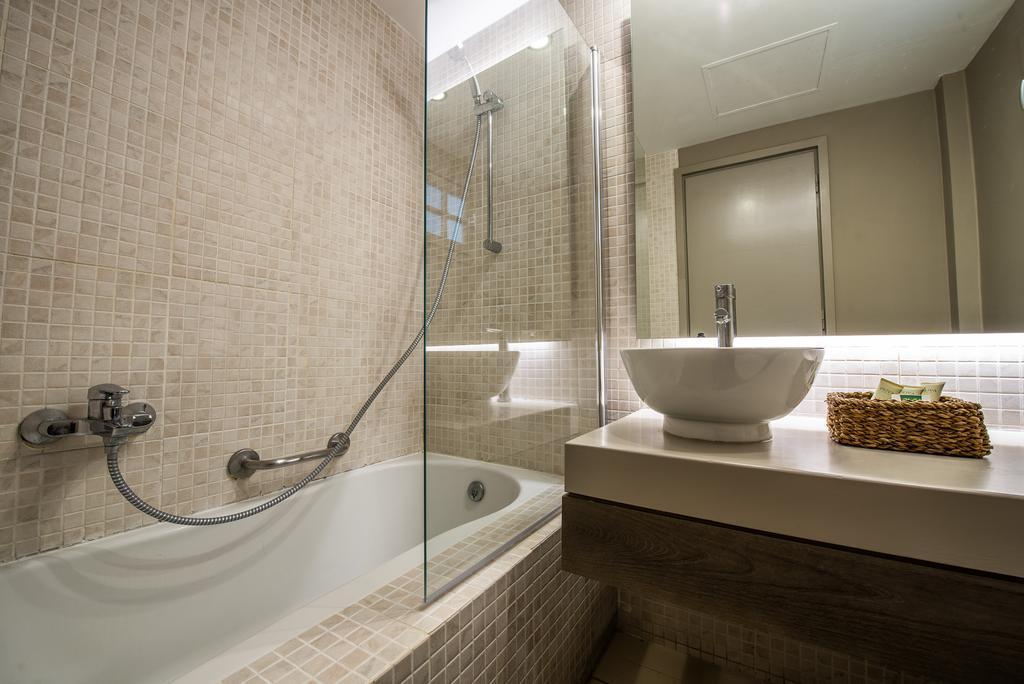 The Bay Hotel & Suites Vasilikí Esterno foto