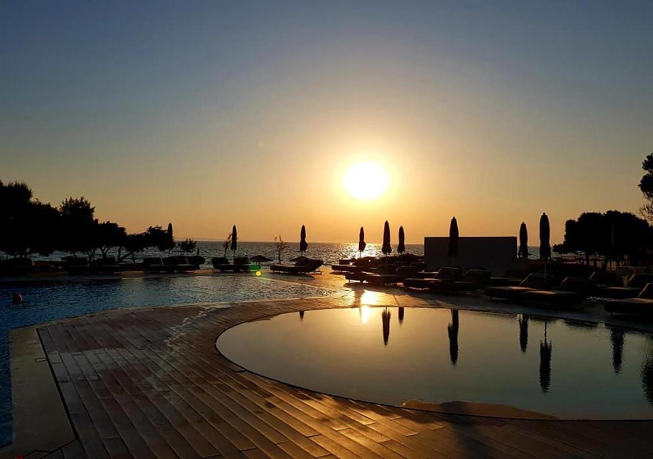 The Bay Hotel & Suites Vasilikí Esterno foto