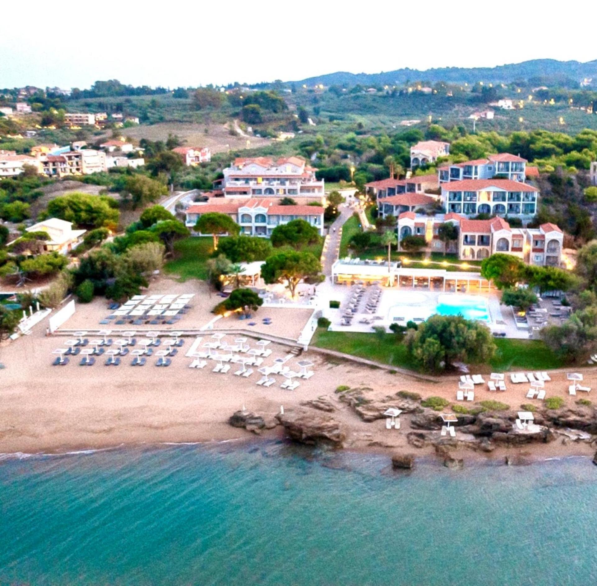 The Bay Hotel & Suites Vasilikí Esterno foto