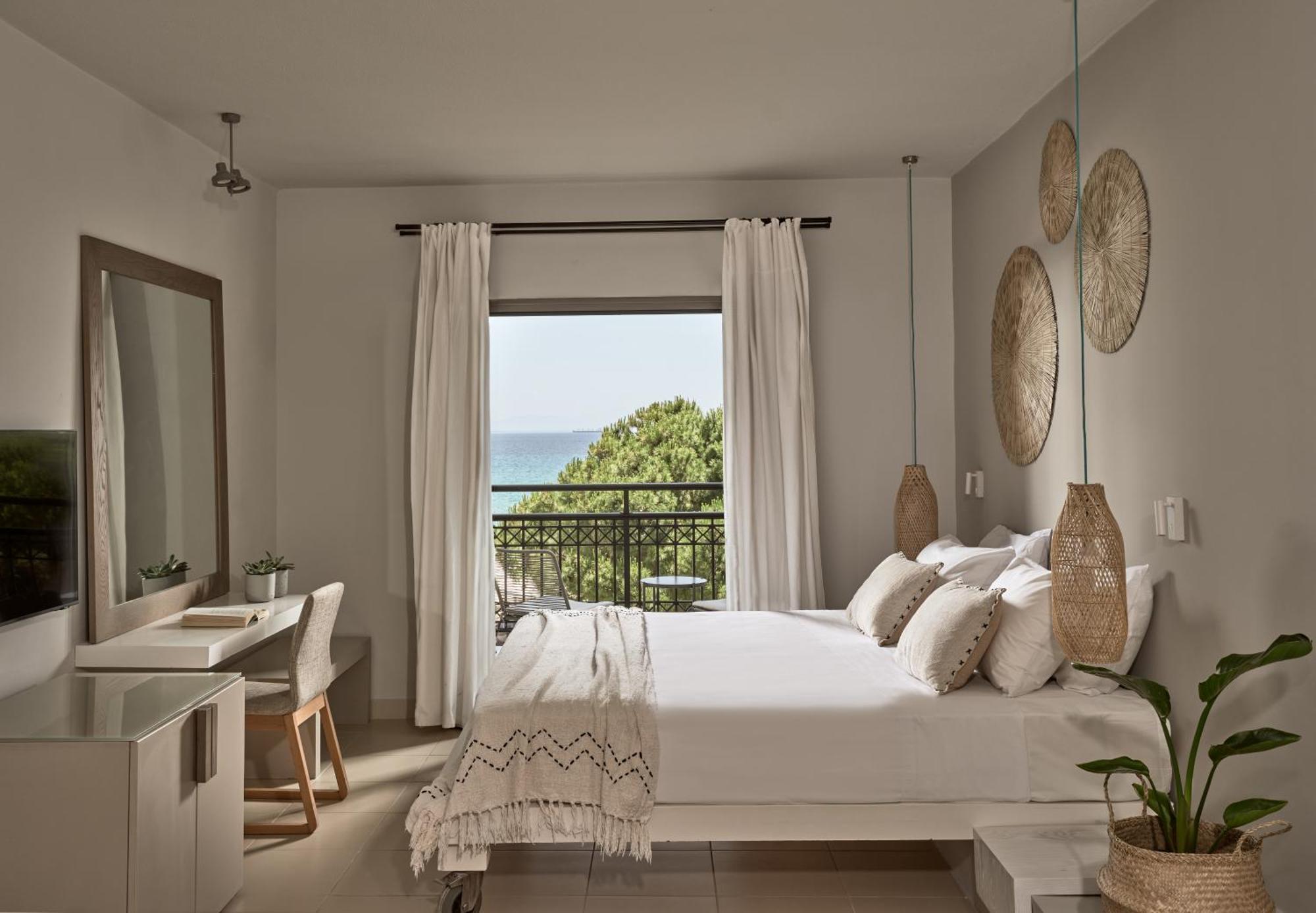The Bay Hotel & Suites Vasilikí Esterno foto