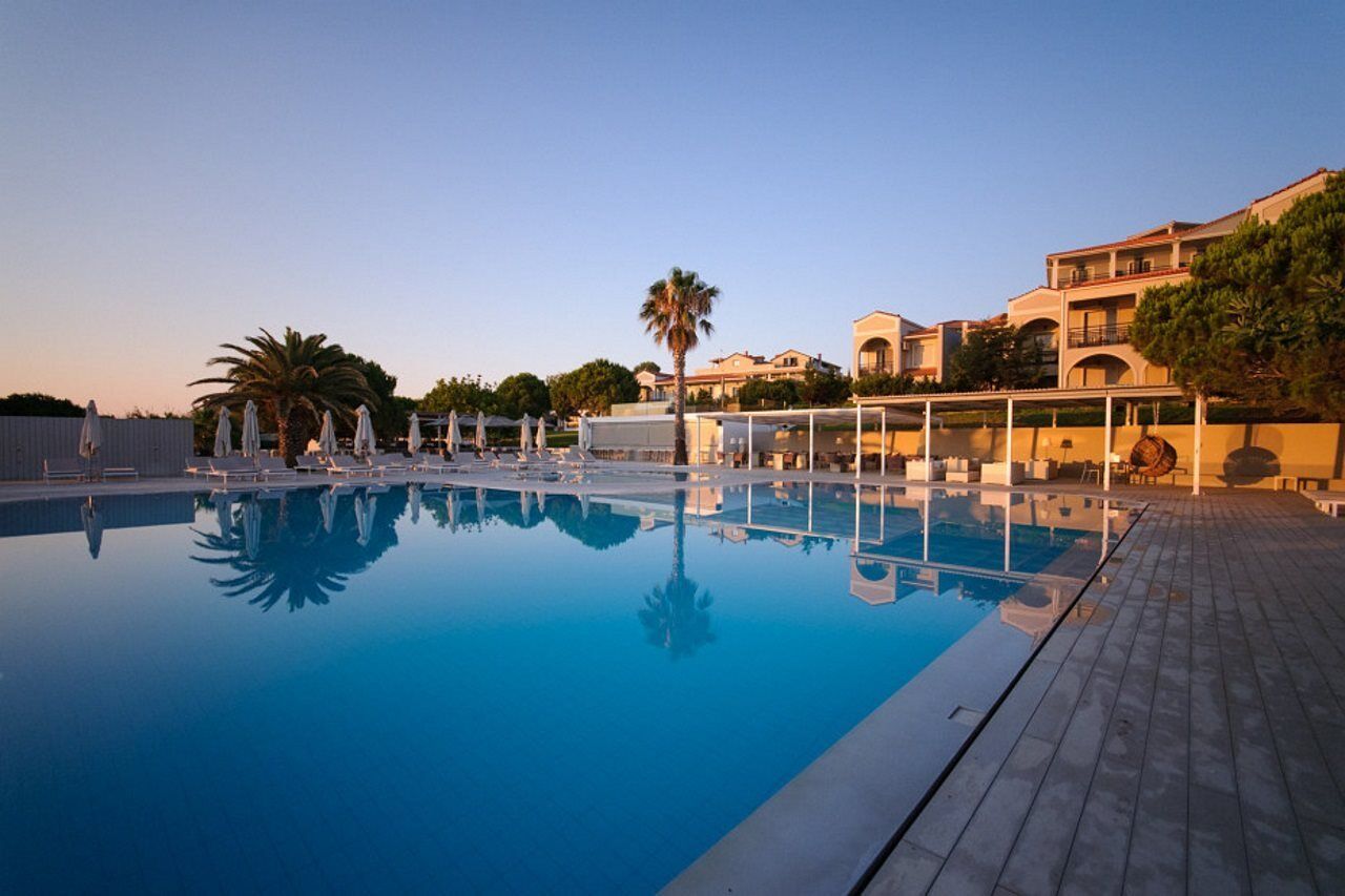 The Bay Hotel & Suites Vasilikí Esterno foto