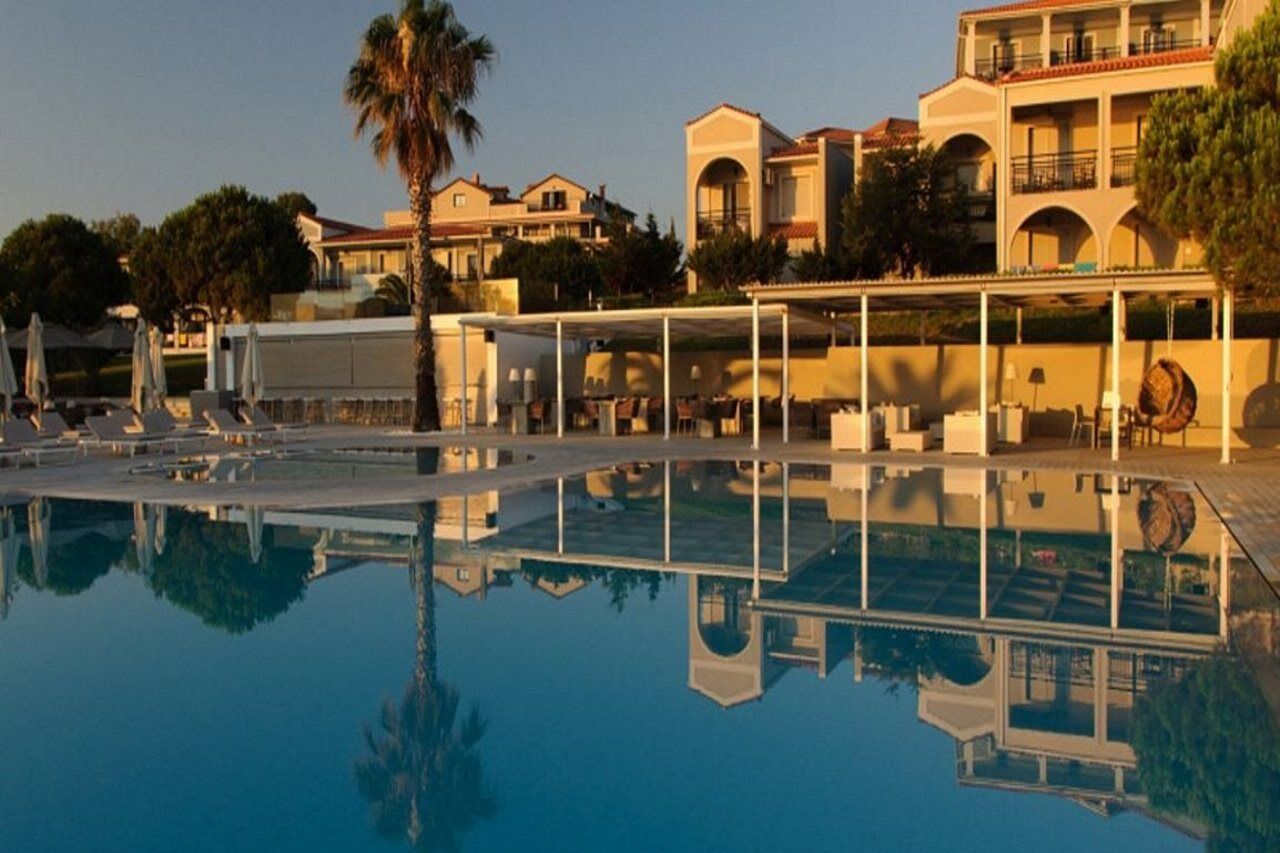 The Bay Hotel & Suites Vasilikí Esterno foto
