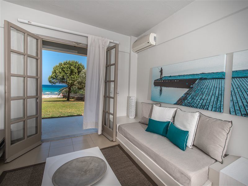 The Bay Hotel & Suites Vasilikí Esterno foto