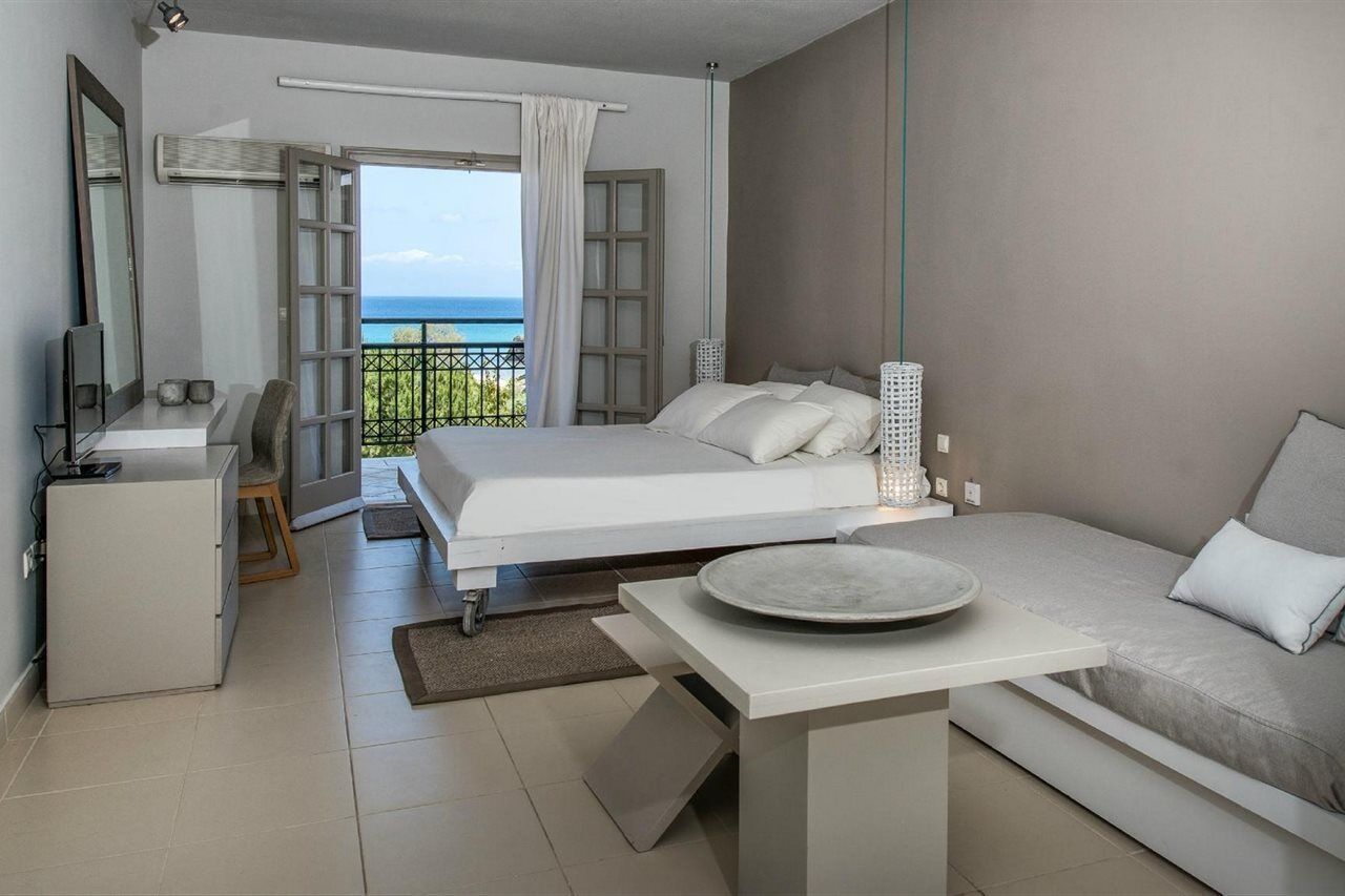 The Bay Hotel & Suites Vasilikí Esterno foto